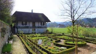 Kulturmuehle_Luetzelflueh_Garten_Richtung_Stoeckli