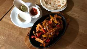 Fajitas mit Gemuese und Poulet