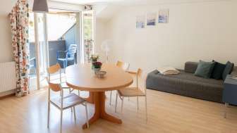 BnB Ilfis in Langnau Wohnzimmer mit Balkon
